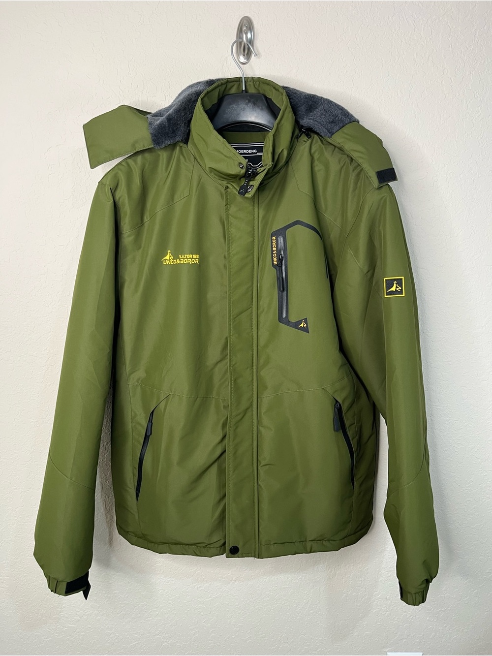 Men's Olive Green Raincoat with Zip-Closure Pockets